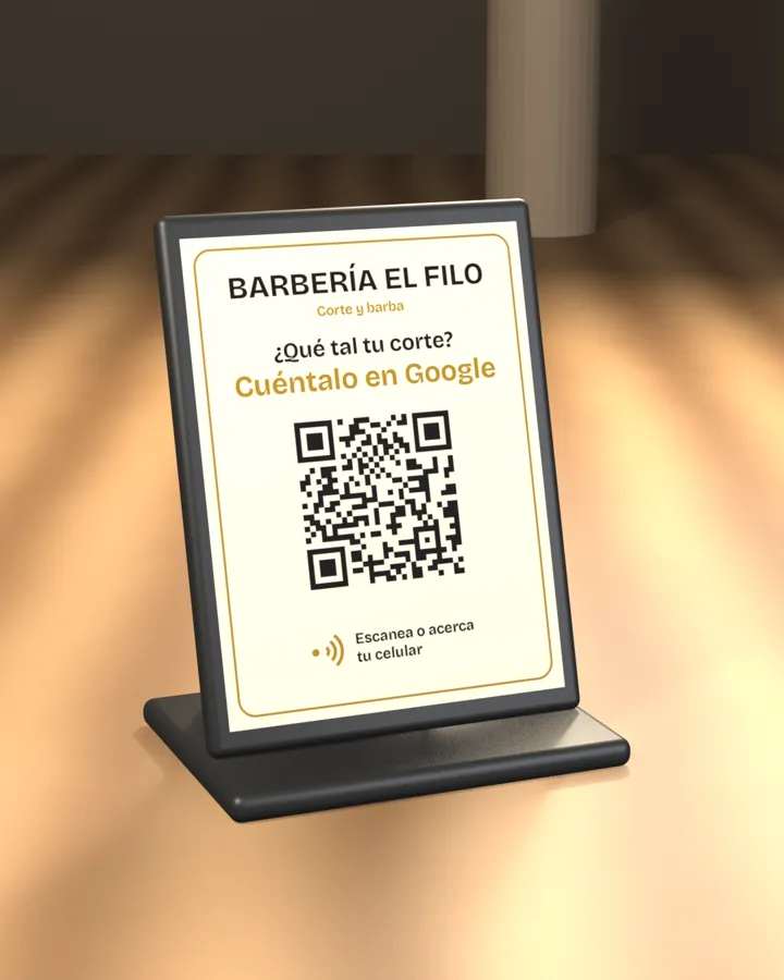 Exhibidor negro de una barbería con QR y NFC sobre un mostrador